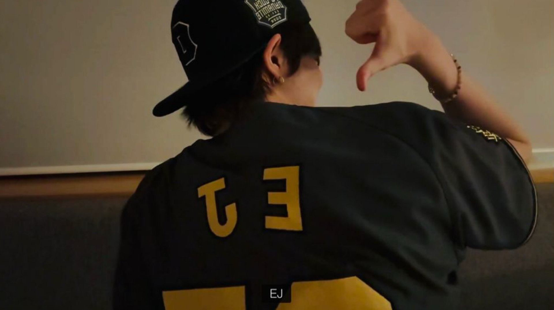 Latest photo of EJ (&TEAM)