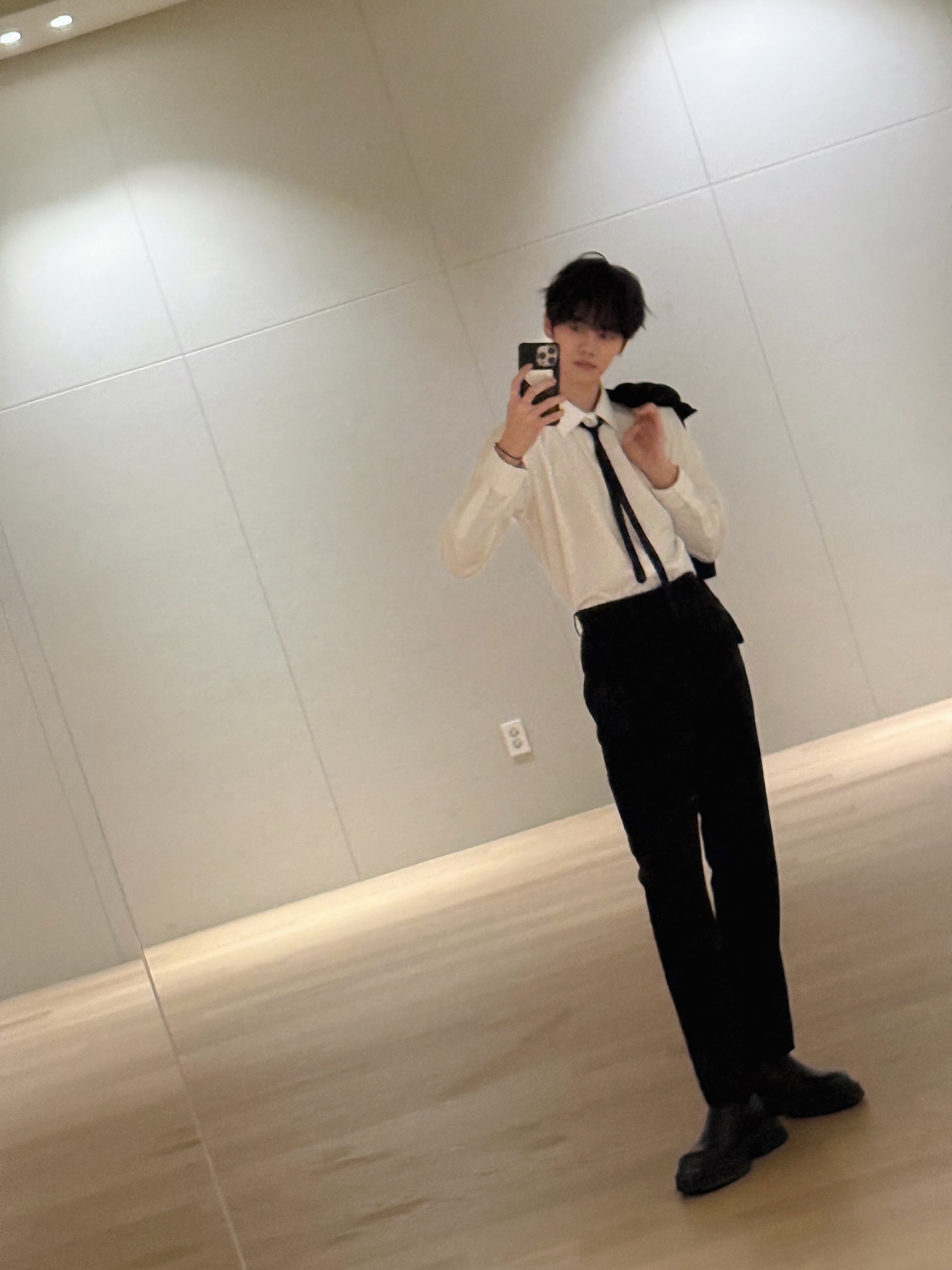 Behind-the-scenes cut of Kim Gyuvin (ZEROBASEONE)