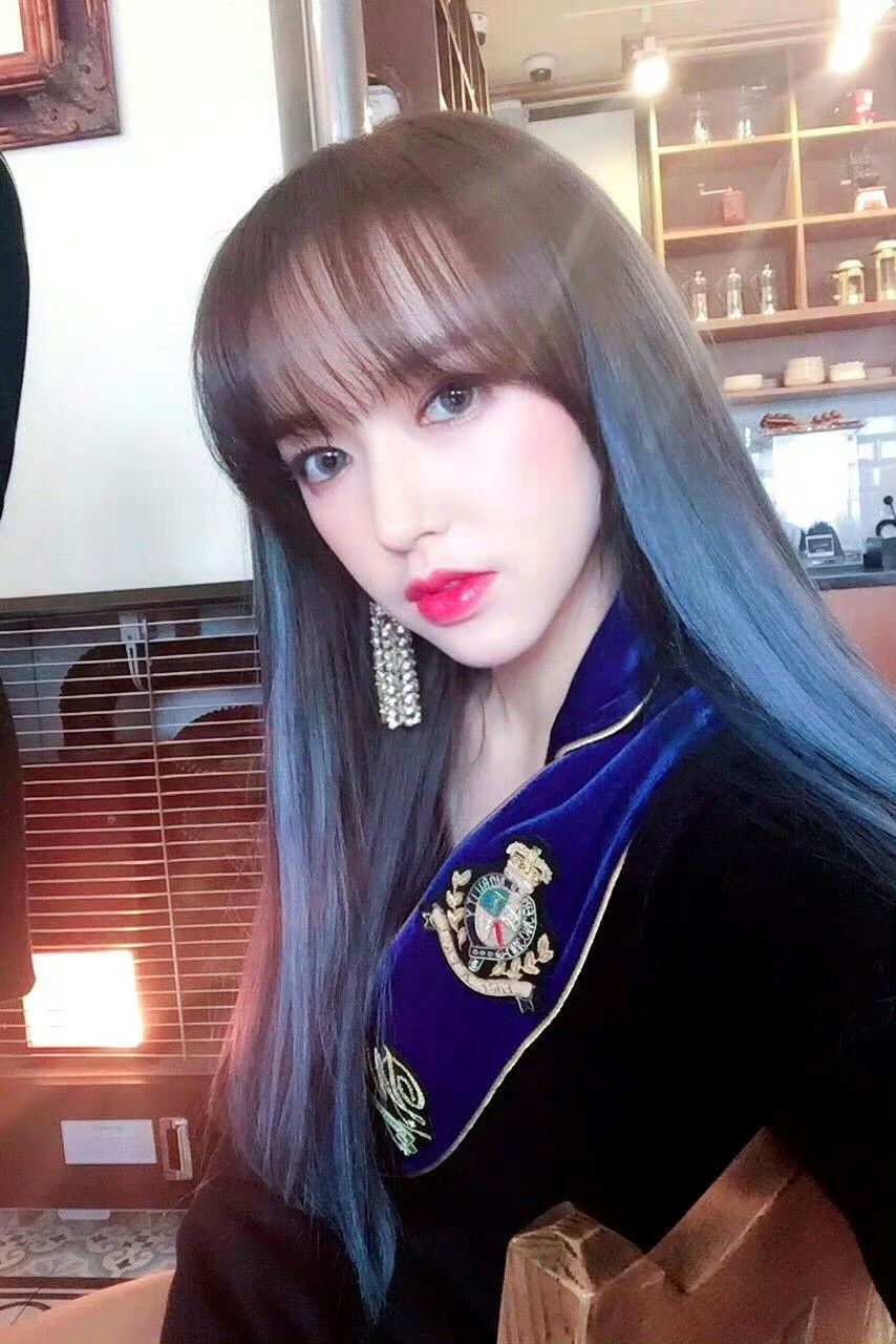 A moment captured by Cheng Xiao's fan