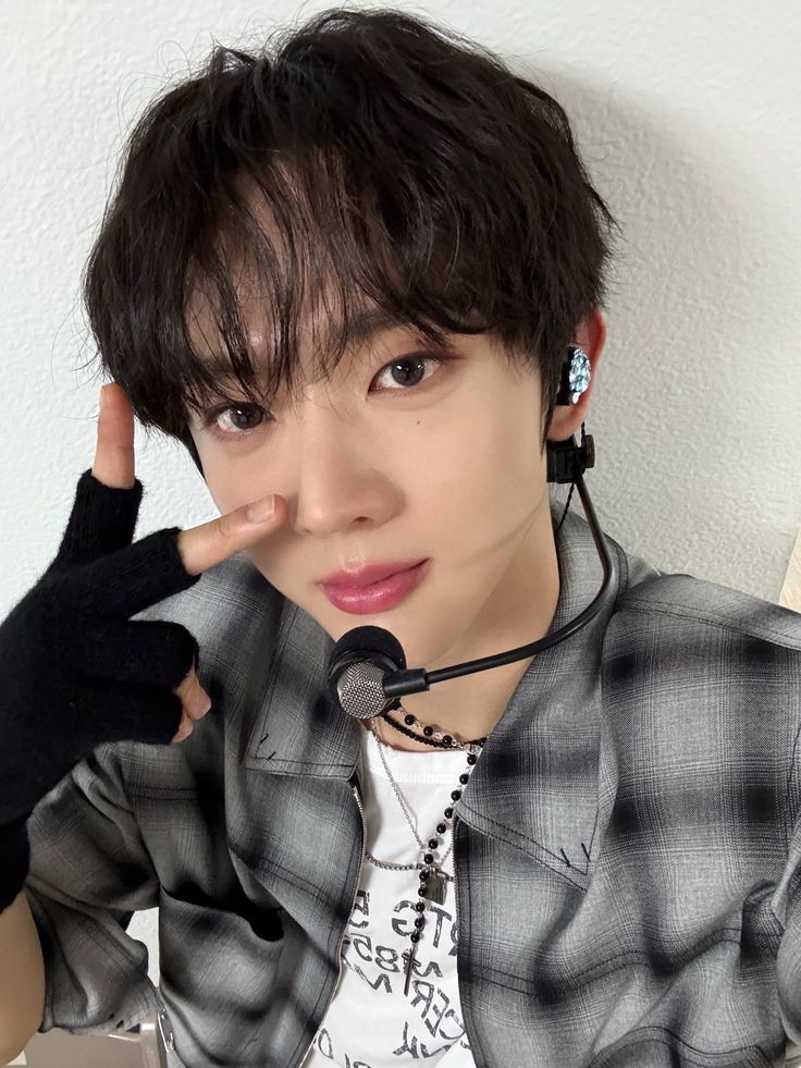 A moment captured by EVNNE's fan