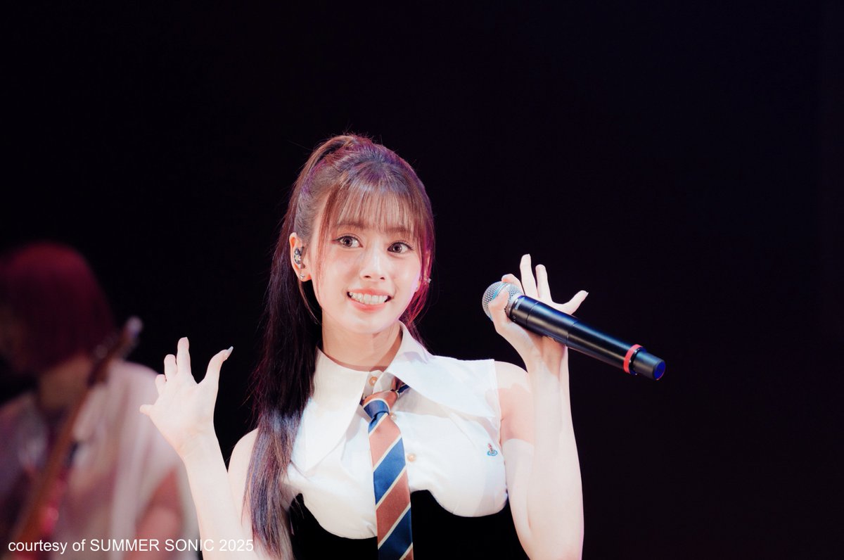 Behind-the-scenes cut of NiziU