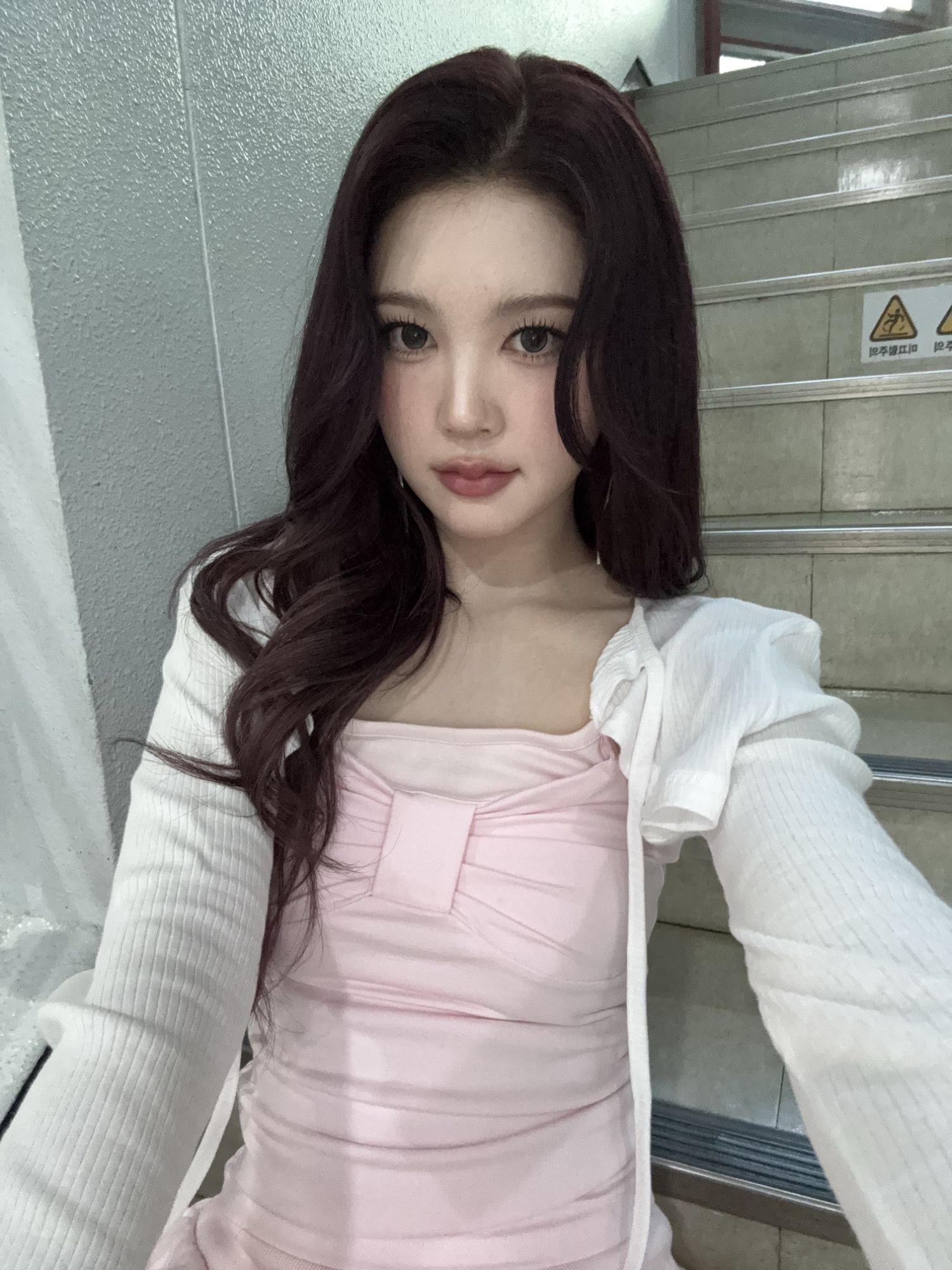 Behind-the-scenes cut of A-na (Hearts2Hearts)