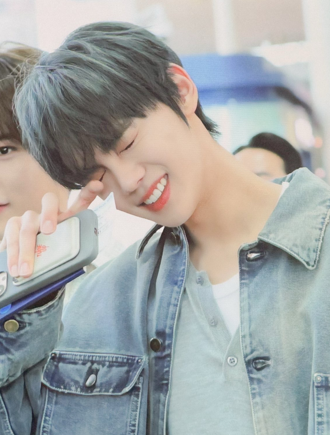 Latest photo of Kim Gyuvin (ZEROBASEONE)