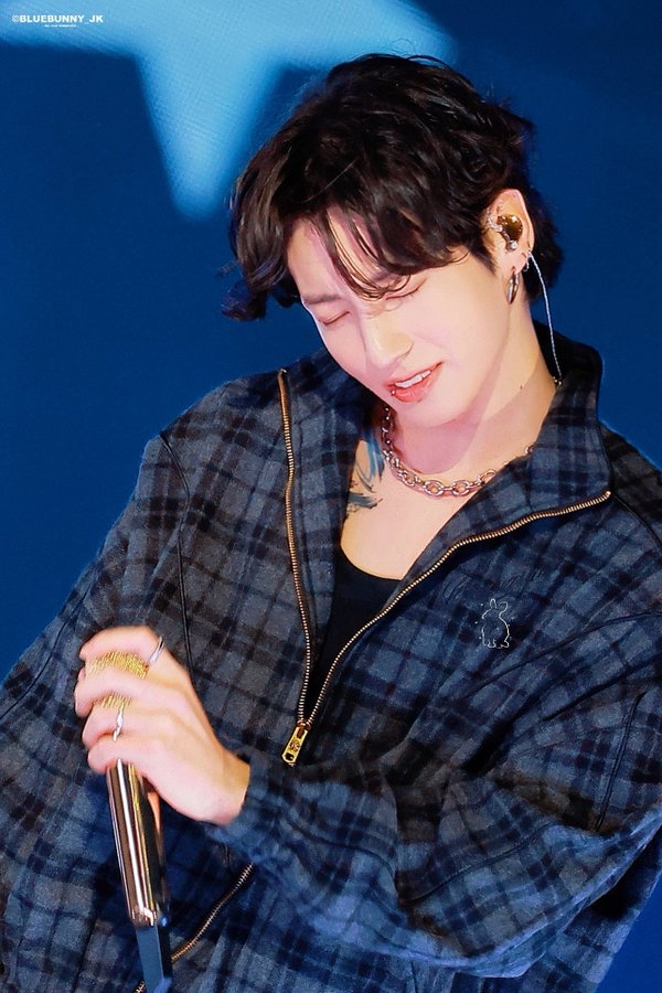 Foto aktivitas terbaru Jungkook (BTS)