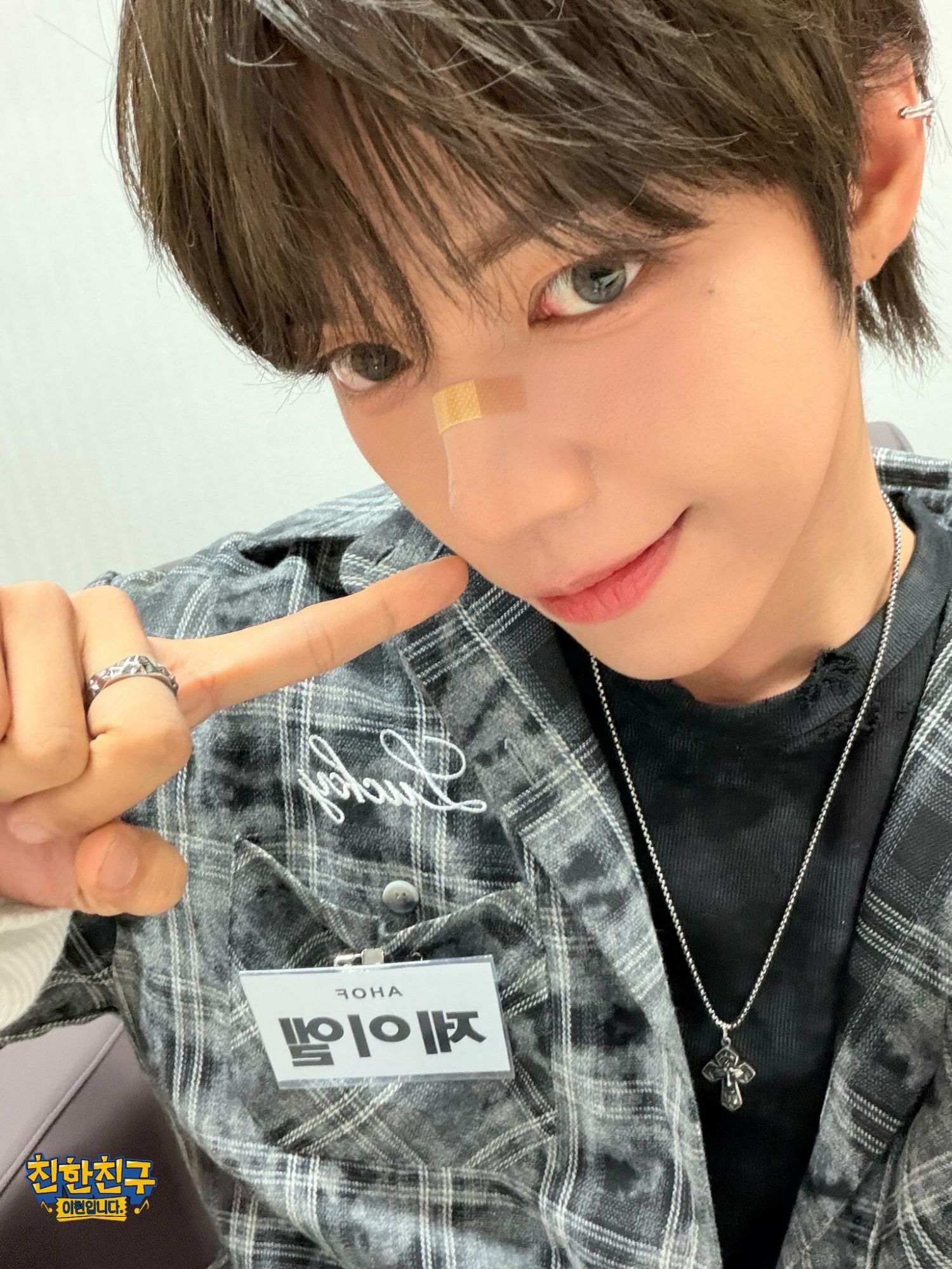 A moment captured by JL (AHOF)'s fan