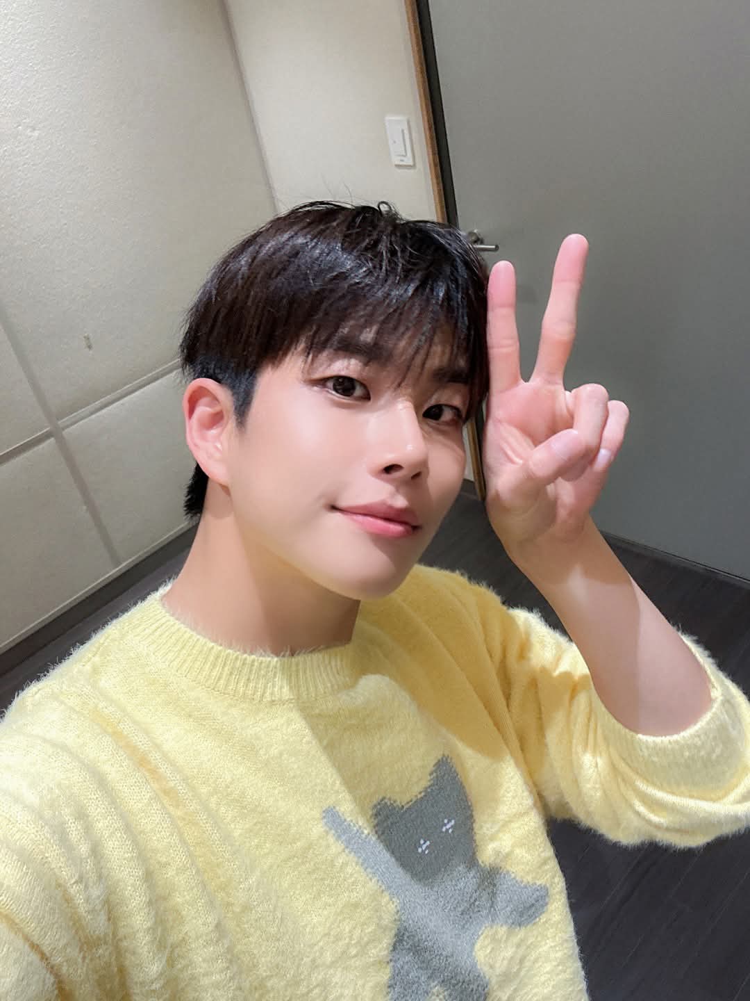 A moment captured by MJ (ASTRO)'s fan