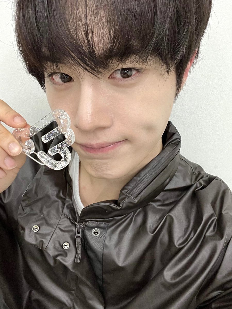 Behind-the-scenes cut of CIX