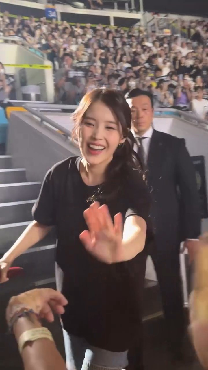 The most beloved wallpaper among IU's fans