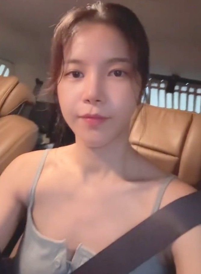 Latest photo of Solar (MAMAMOO)