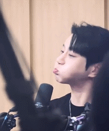 A moment captured by Hwang Chiyeol's fan