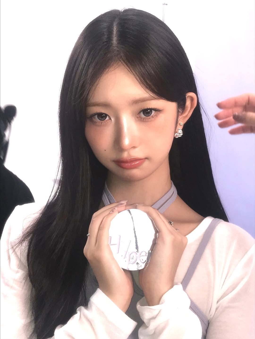 Behind-the-scenes cut of Rei (IVE)