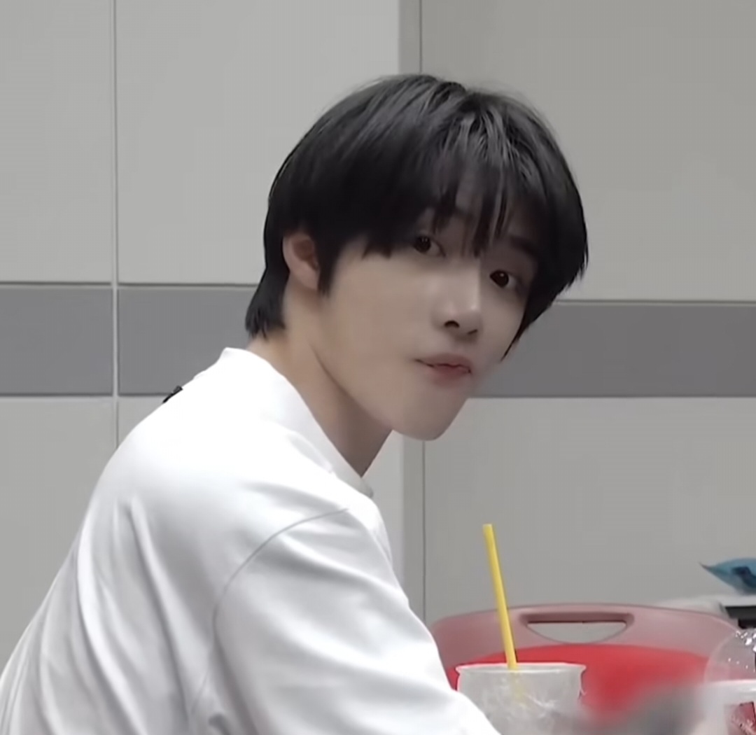 Recent activity shot of Beomgyu (TOMORROW X TOGETHER)