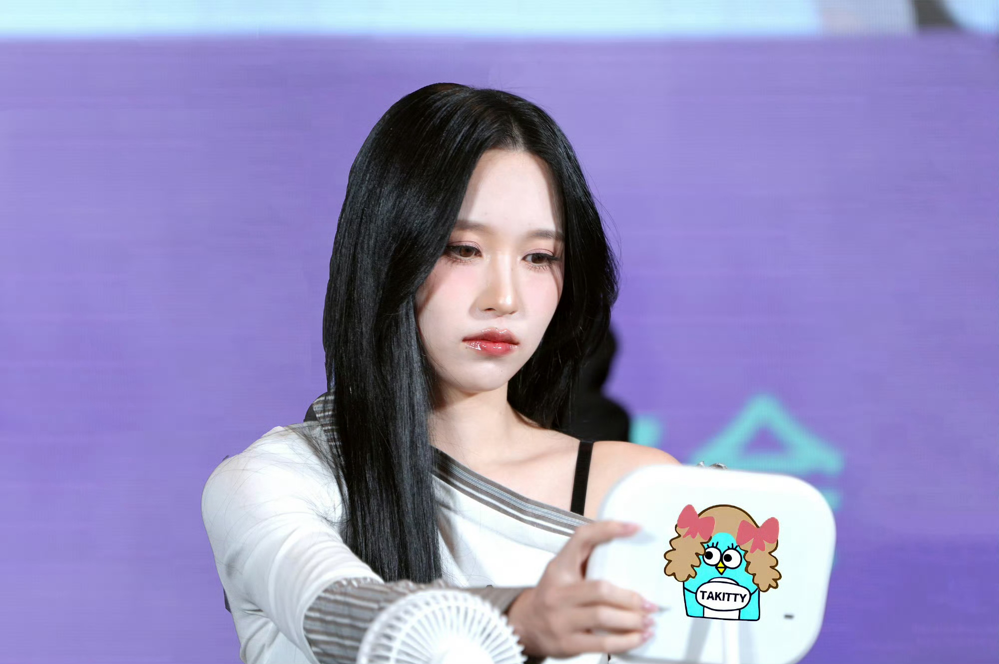 Behind-the-scenes cut of Mina (TWICE)