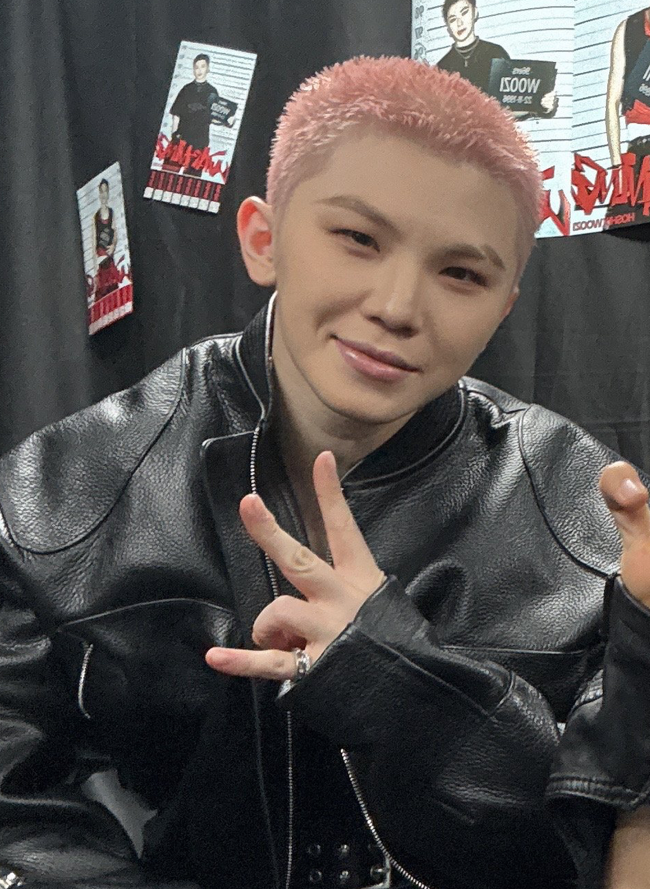 A moment captured by Woozi (SEVENTEEN)'s fan