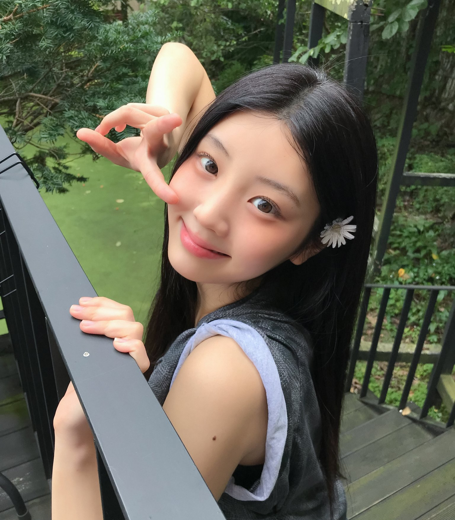 Behind-the-scenes cut of Wonhee (ILLIT)
