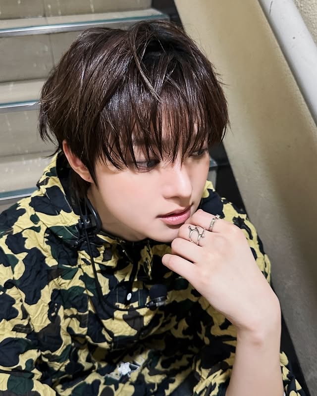 Behind-the-scenes cut of EJ (&TEAM)