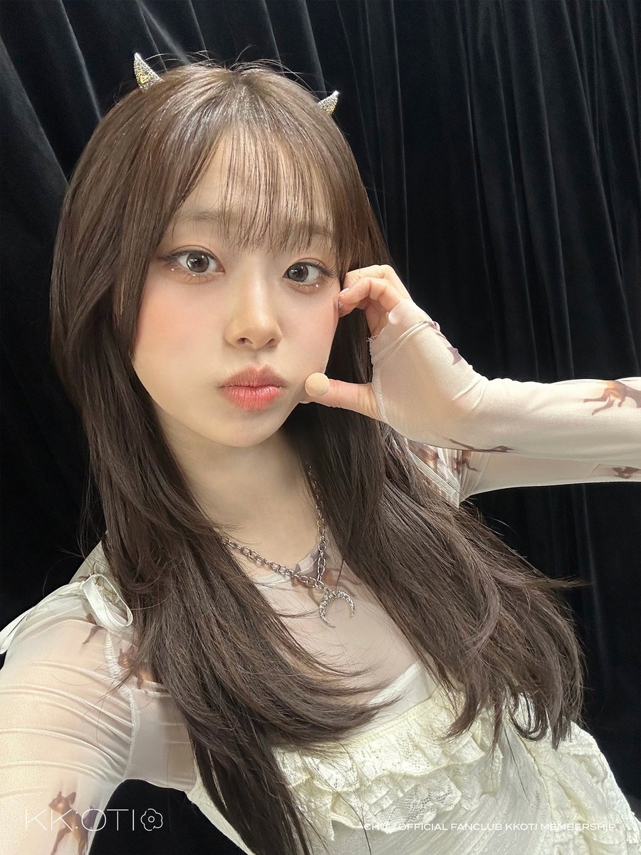 A moment captured by Chuu's fan