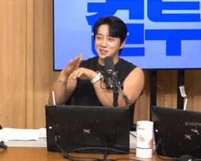 Behind-the-scenes cut of Hwang Chiyeol