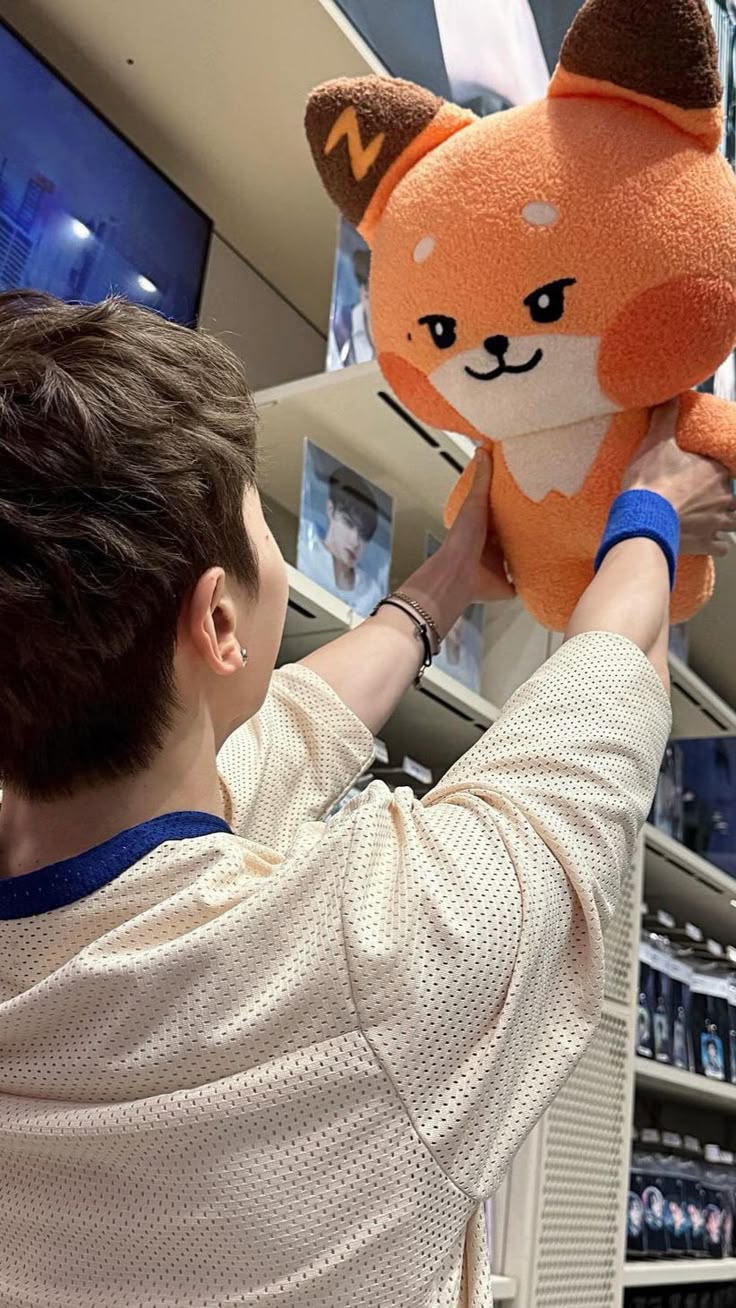 A heartfelt wallpaper shared by Seok Matthew (ZEROBASEONE)'s fans