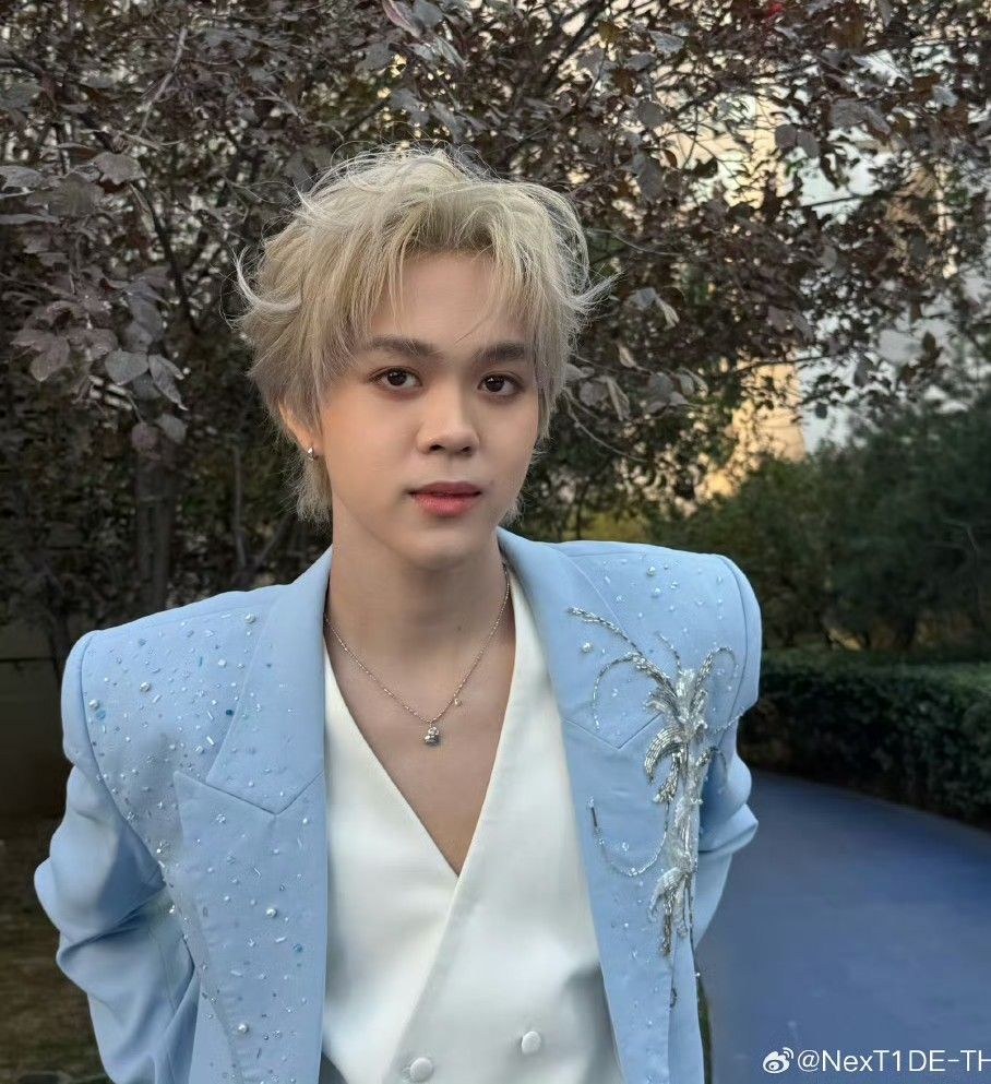 A moment captured by THI-O (NexT1DE)'s fan