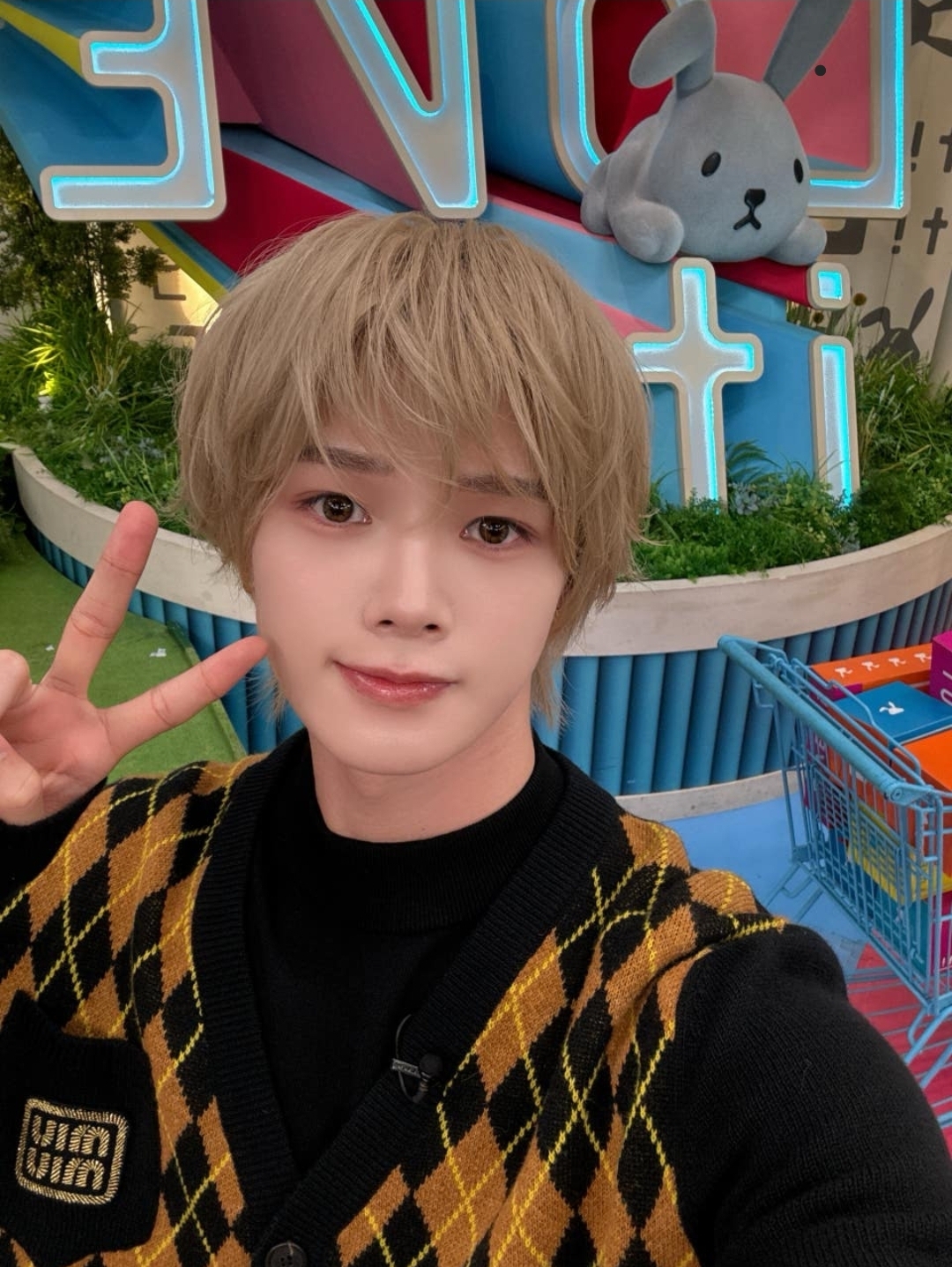 Behind-the-scenes cut of K (&TEAM)