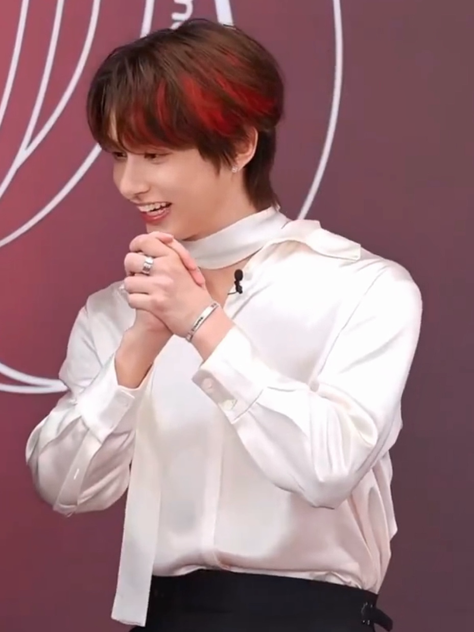 A moment captured by Jun (SEVENTEEN)'s fan