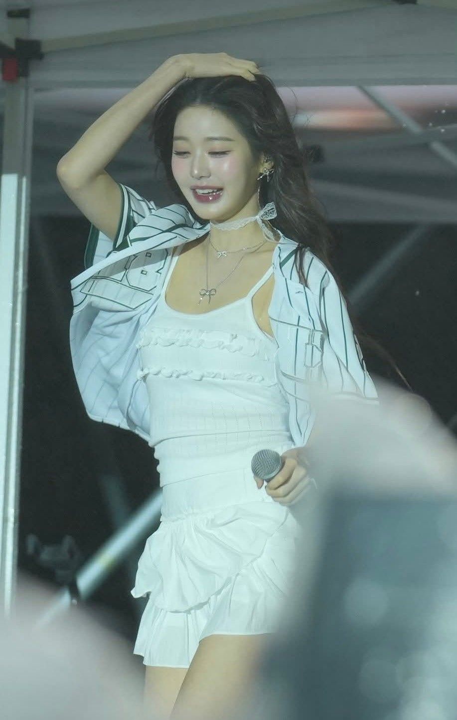 A moment captured by IVE's fan