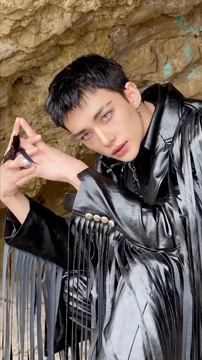 현진 (Stray Kids)를 위해 팬들이 공유한 감성 배경화면