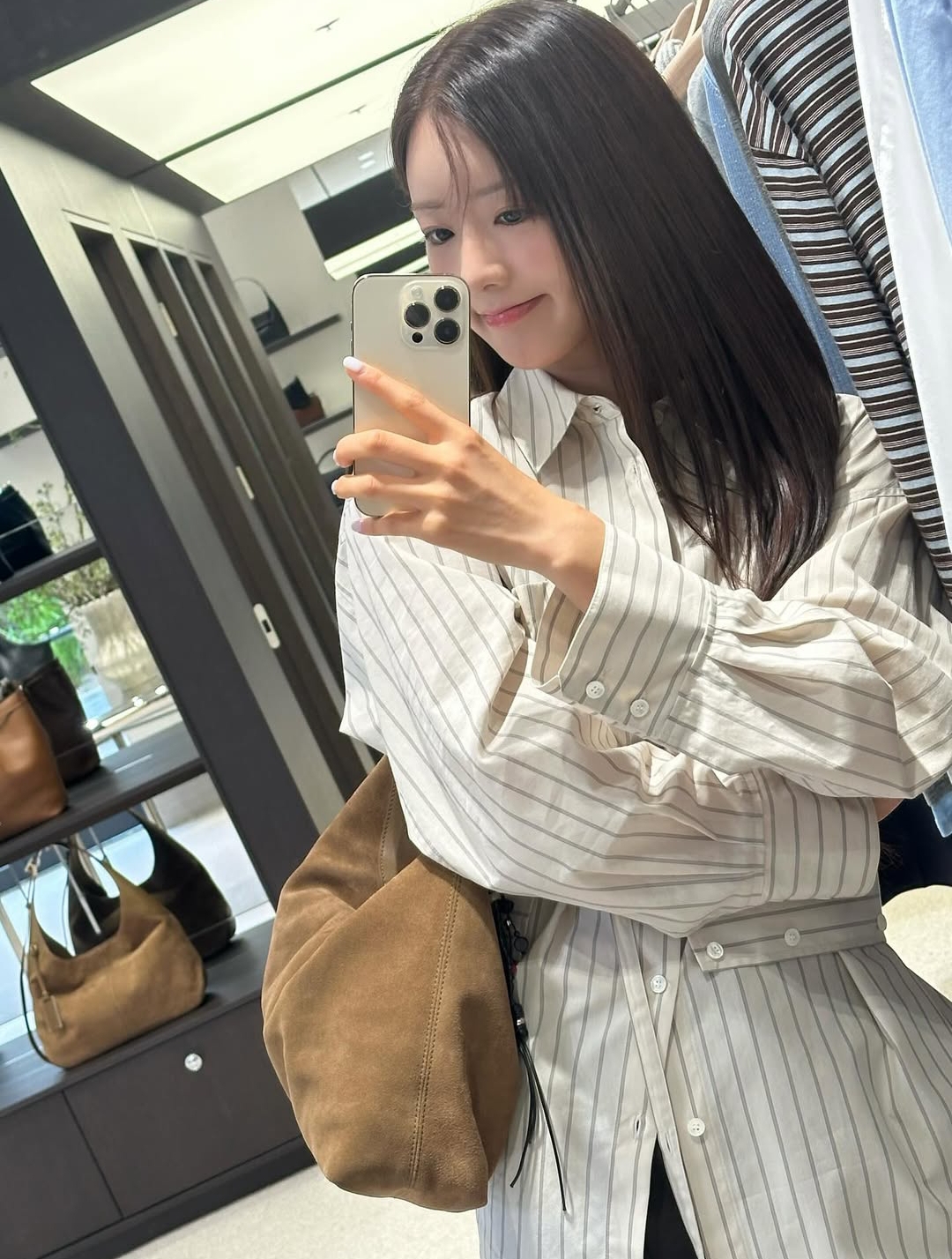 Behind-the-scenes cut of Yoon Bomi (Apink)