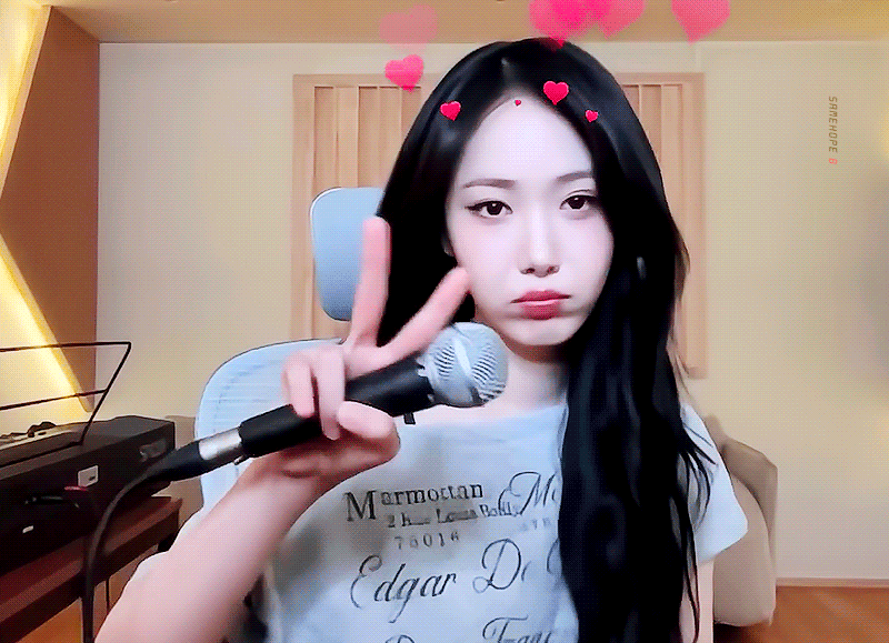 Behind-the-scenes cut of SinB (GFRIEND, VIVIZ)