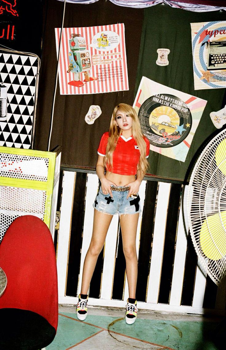 Behind-the-scenes cut of CL (2NE1)