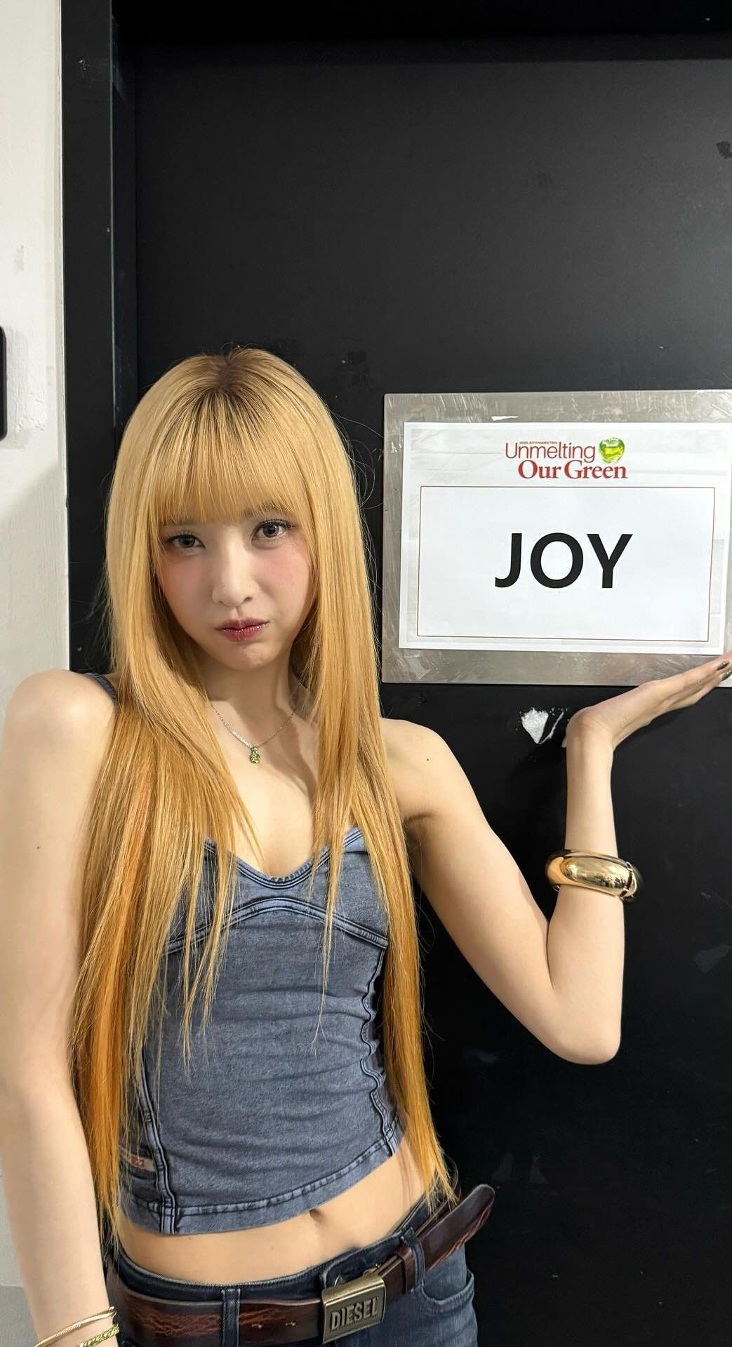 Behind-the-scenes cut of Joy (Red Velvet)