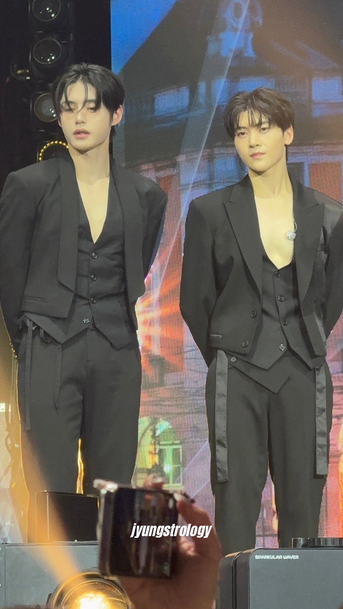 A heartfelt wallpaper shared by Seok Matthew (ZEROBASEONE)'s fans