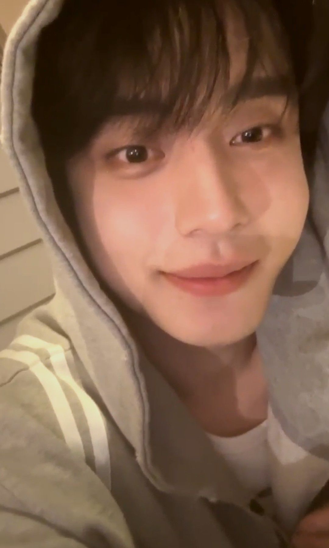 Behind-the-scenes cut of Kim Jiwoong (ZEROBASEONE)