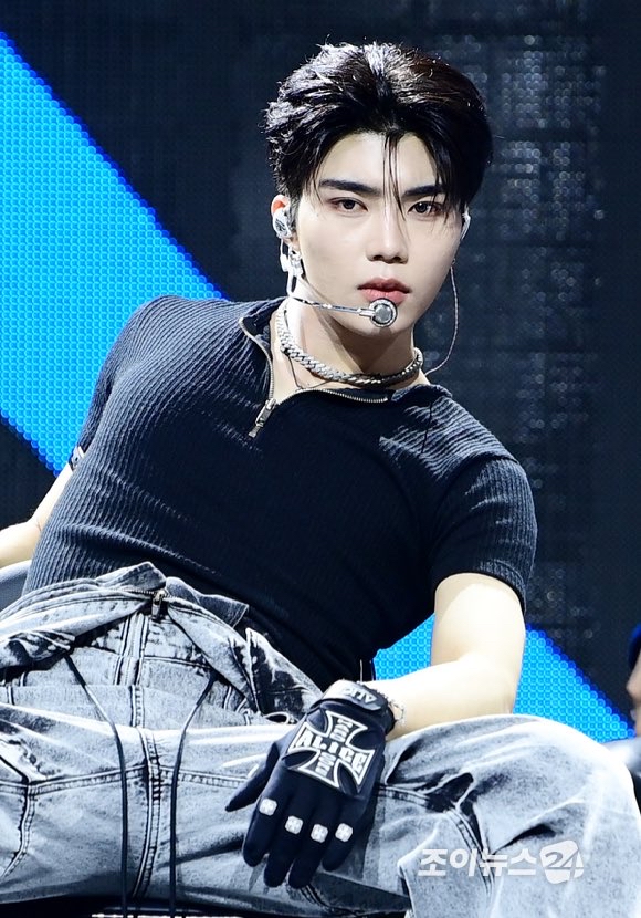 Recent activity shot of Park Gunwook (ZEROBASEONE)