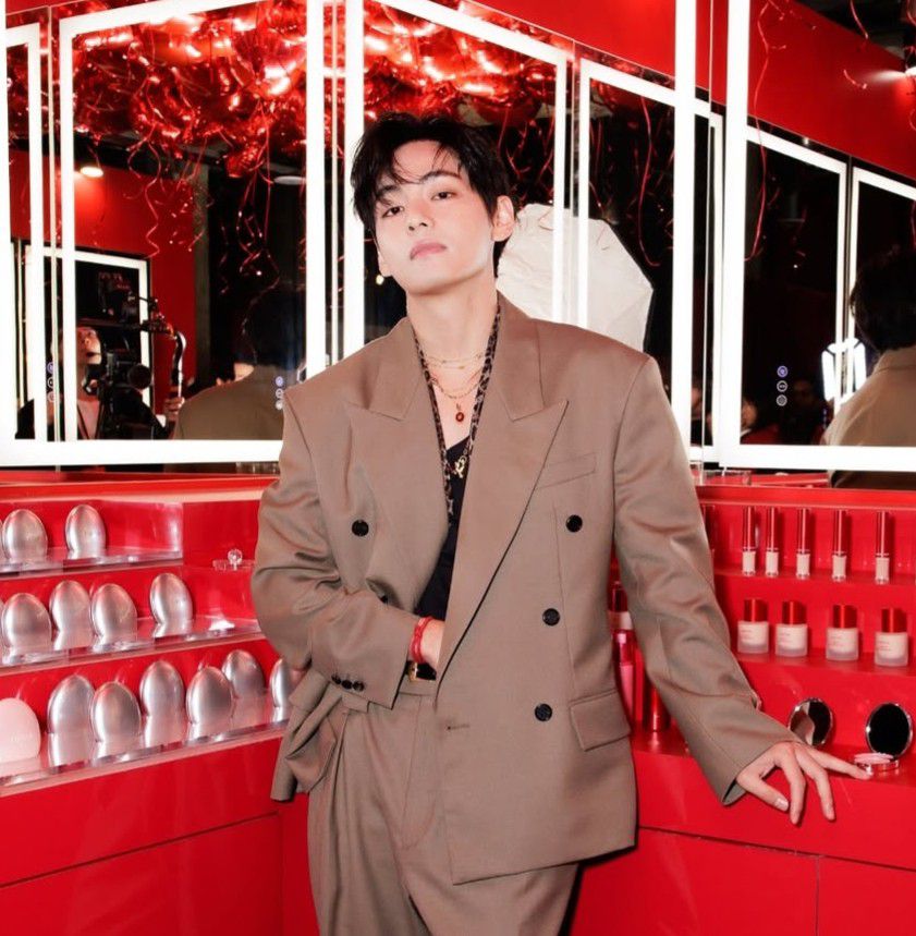 뷔 (방탄소년단)의 비하인드 컷