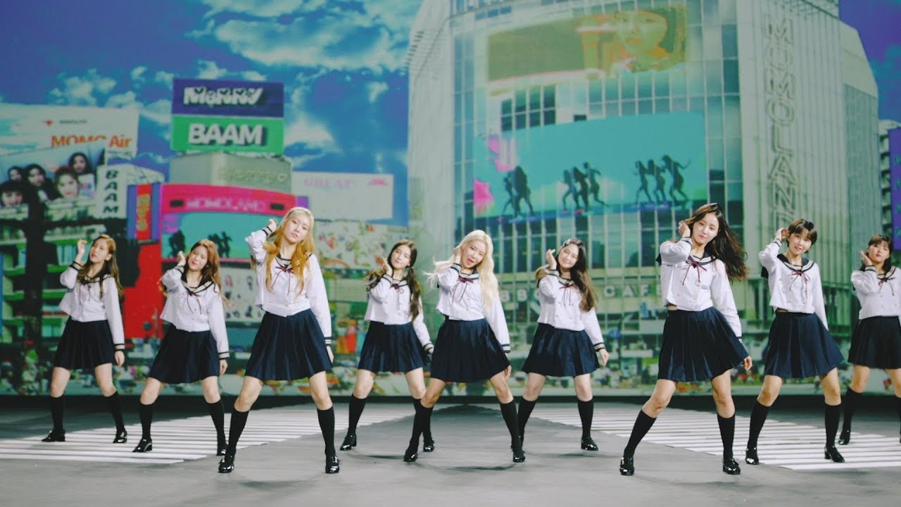 A moment captured by MOMOLAND's fan