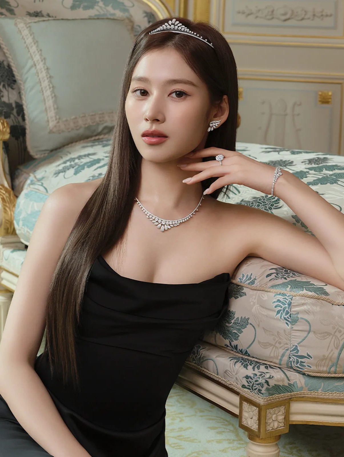 Behind-the-scenes cut of Sana (TWICE)