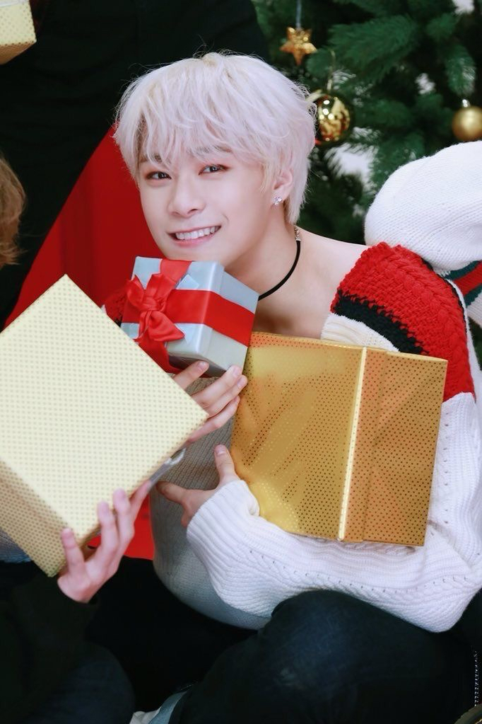 Behind-the-scenes cut of Moonbin (ASTRO)