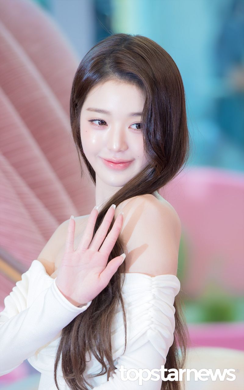 A moment captured by Jang Wonyoung (IVE)'s fan