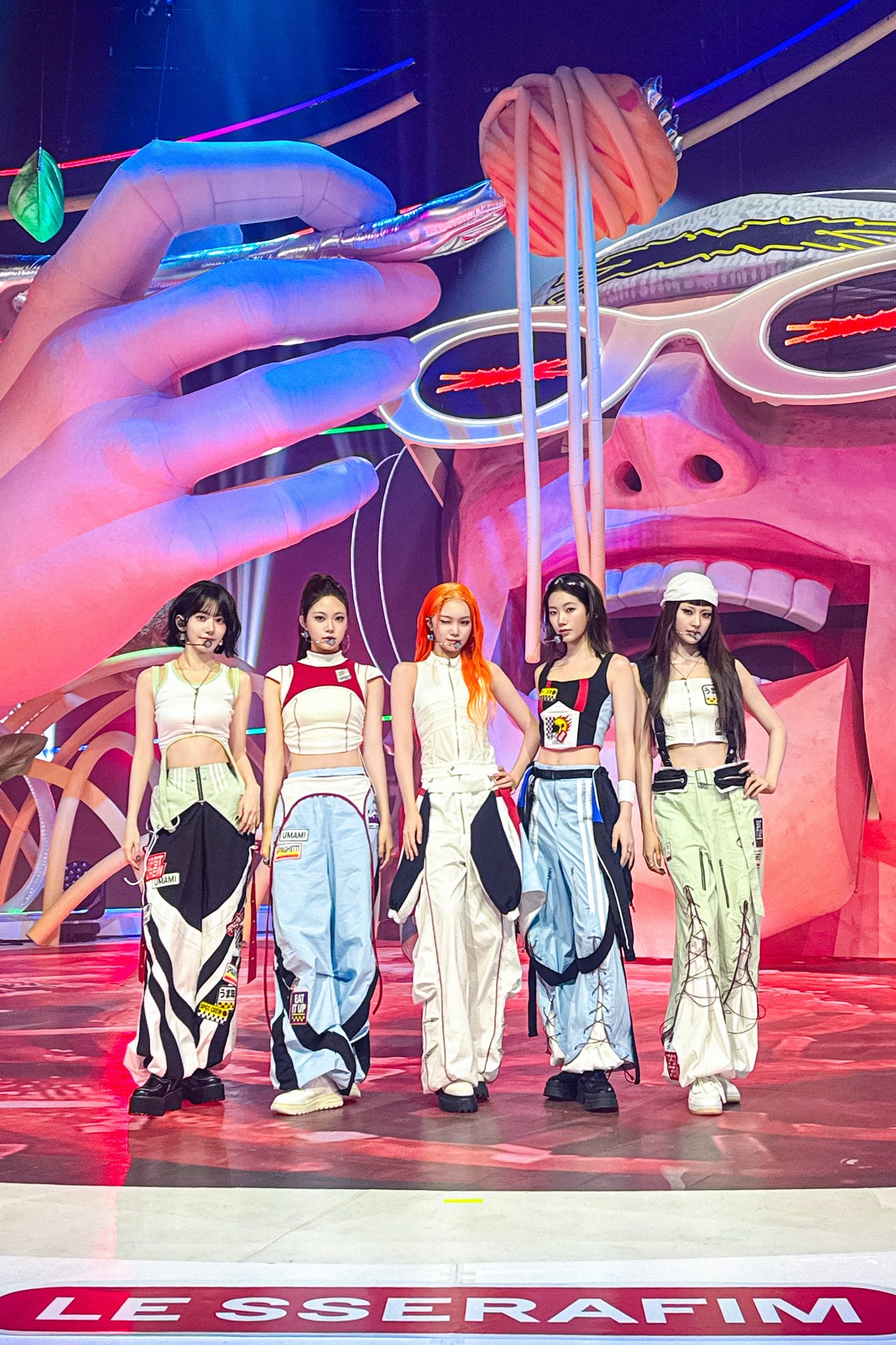 Behind-the-scenes cut of LE SSERAFIM