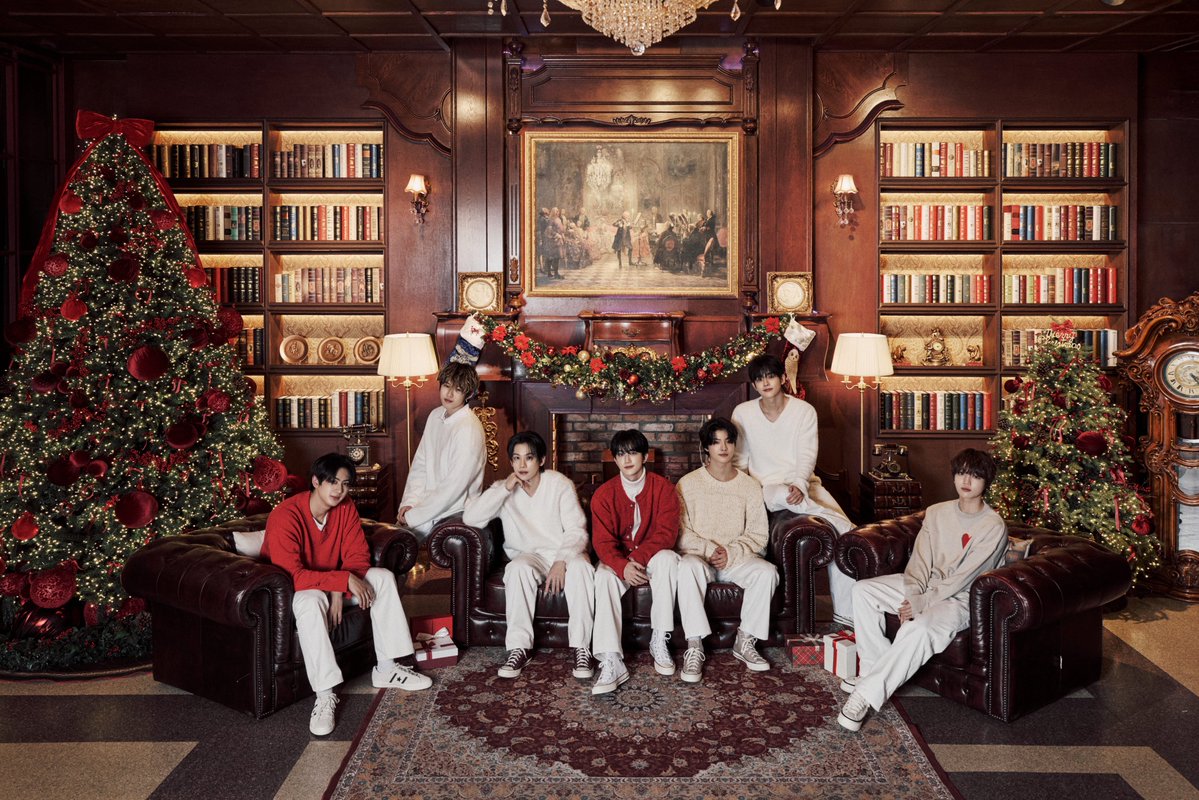 A moment captured by YOUNITE's fan