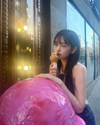 Recent activity shot of An Yujin (IVE)