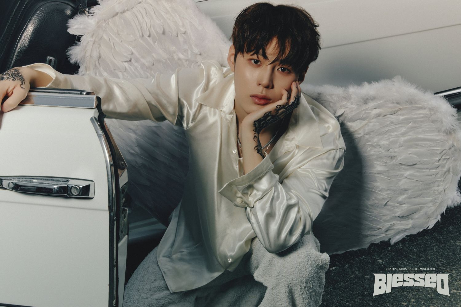 Behind-the-scenes cut of Ha Sungwoon