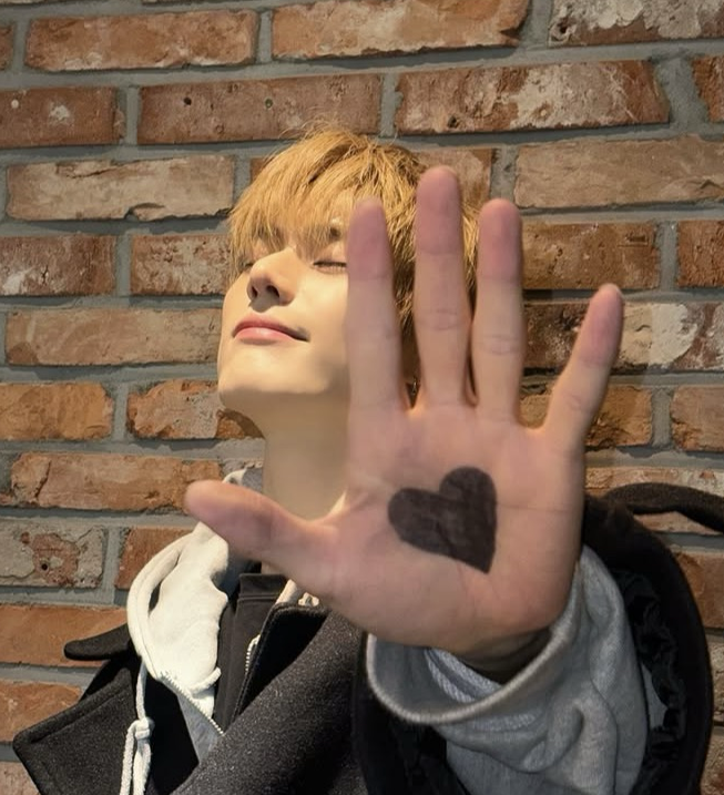 A moment captured by Jinsik (Xikers)'s fan