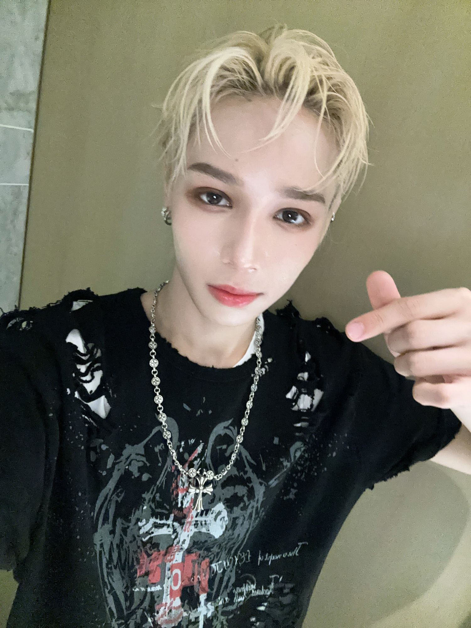 A moment captured by D'om (SEVENTOEIGHT)'s fan