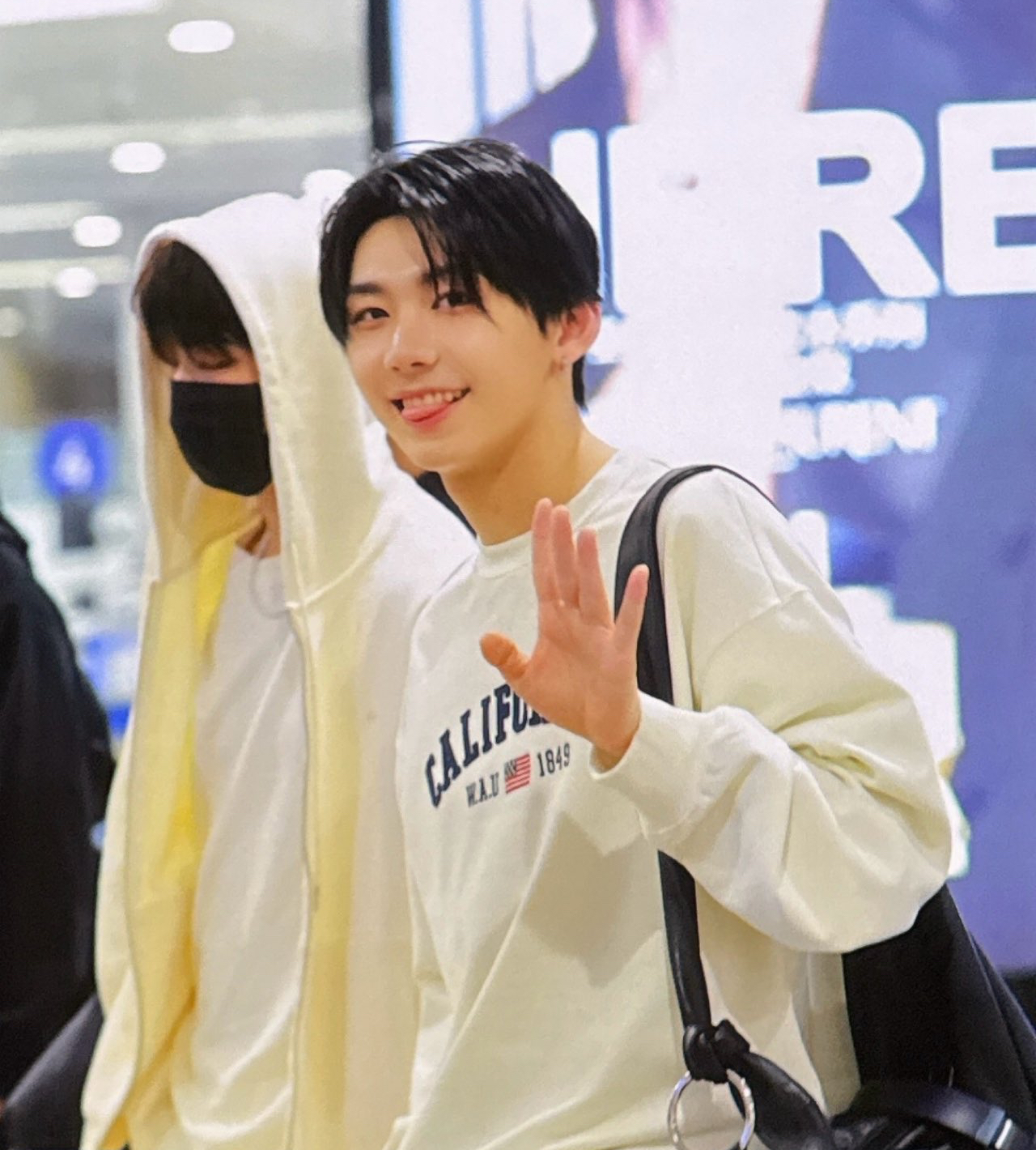 A moment captured by Park Han (AHOF)'s fan