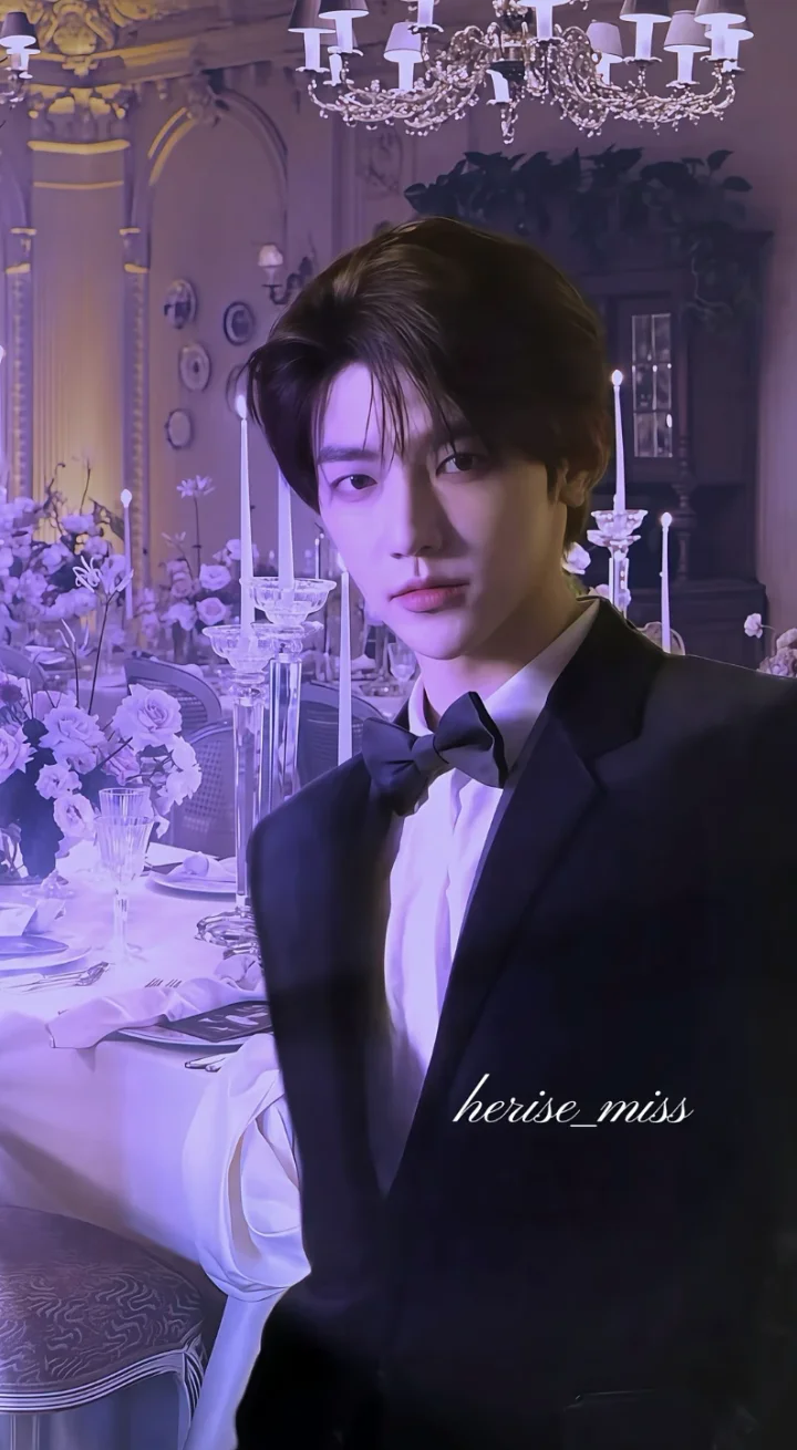 Fandom-recommended wallpaper image of Zhang Hao (ZEROBASEONE)