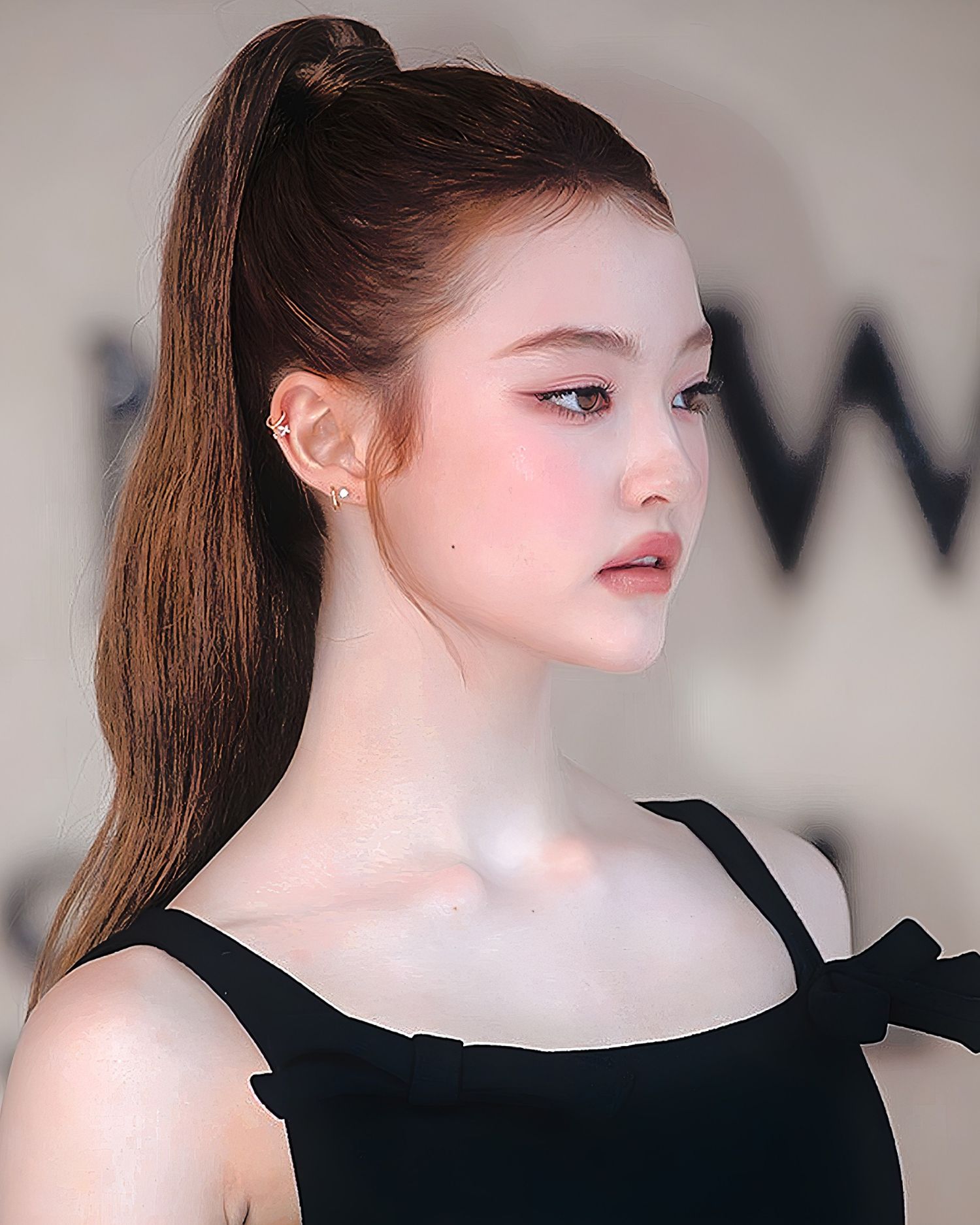 Behind-the-scenes cut of Ella (MEOVV)