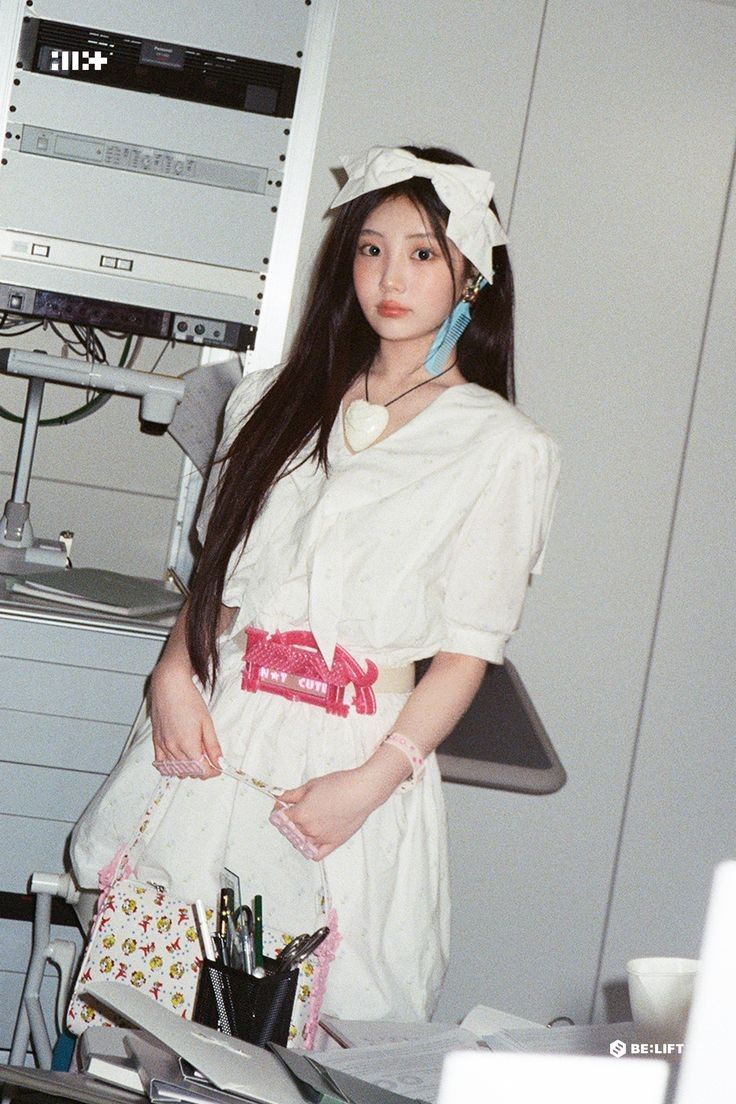 Behind-the-scenes cut of Wonhee (ILLIT)